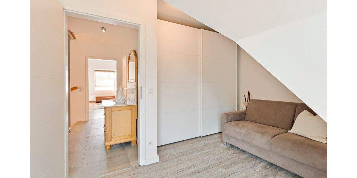 Reihenmittelhaus Düsseldorf Wittlaer - 4 Zimmer, 125 m&sup2;, 2.500&euro; | Angebot:25687751