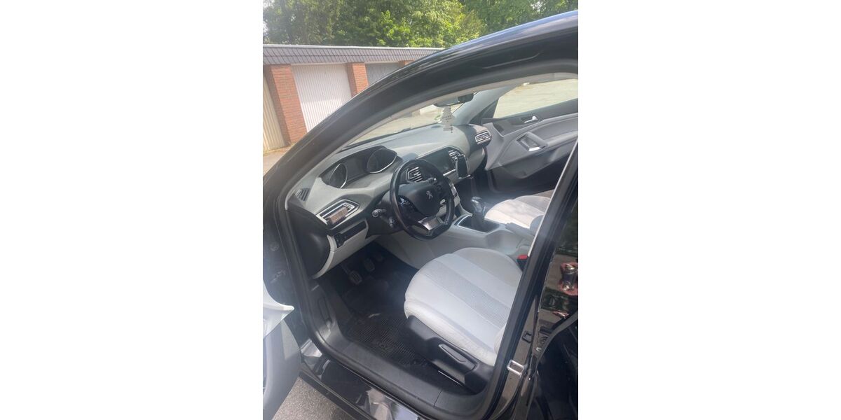 Peugeot 308 118.500 km 5.200 &euro; Neuss 41464