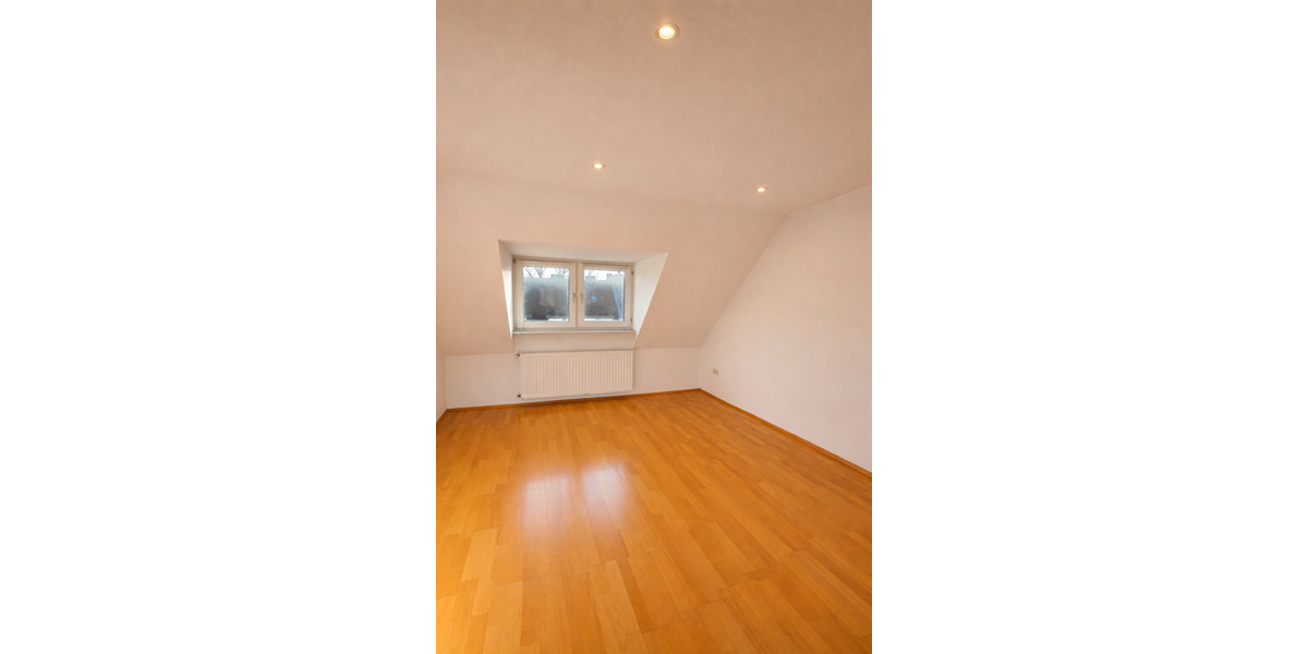 Dachgeschoßwohnung Hilden - 2.5 Zimmer, 84 m&sup2;, 1.190&euro; | Angebot:25852057