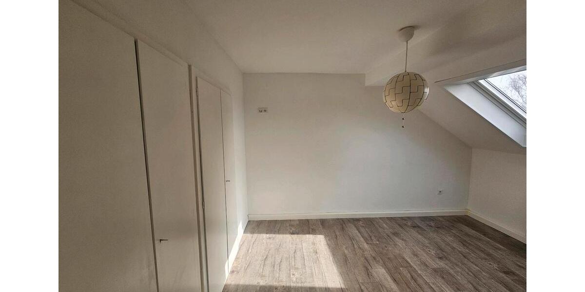 Dachgeschoßwohnung Tönisvorst - 2 Zimmer, 50 m&sup2;, 700&euro; | Angebot:25850355