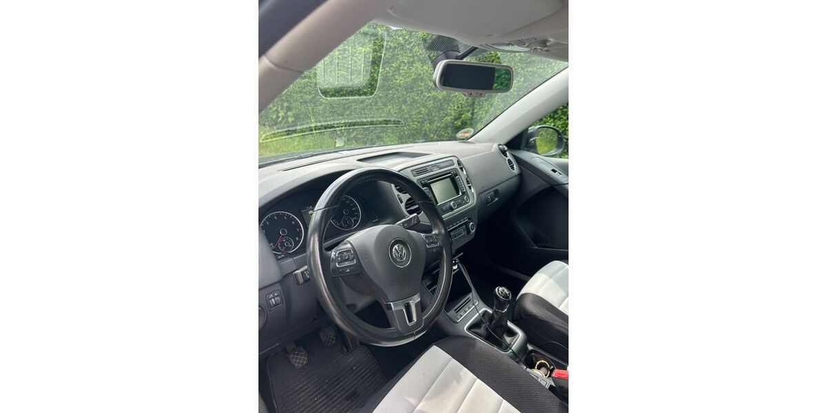 VW Tiguan 99.000 km 8.200 &euro; Duisburg 47169