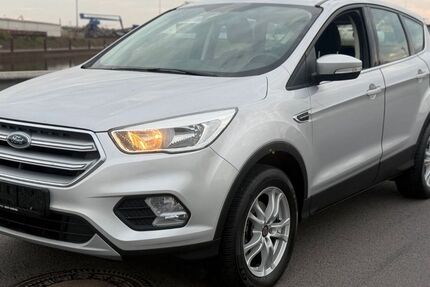 Ford Kuga 93.650 km 9.999 &euro; Duisburg 47138