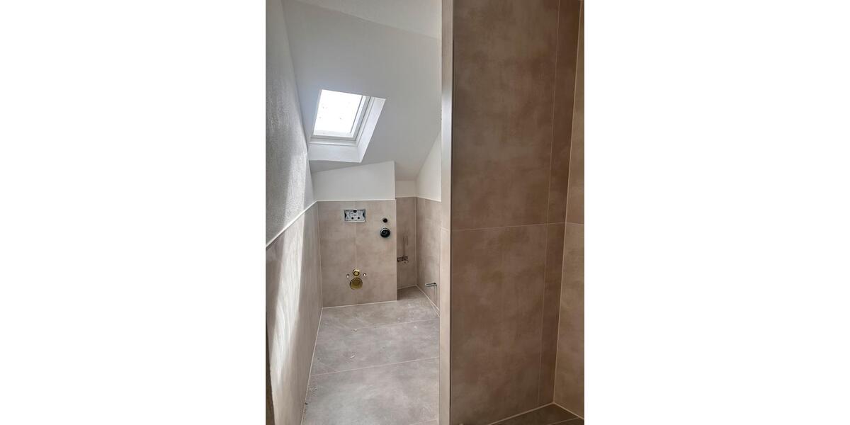 Dachgeschoßwohnung Solingen Wald - 4 Zimmer, 85 m&sup2;, 1.000&euro; | Angebot:27553159