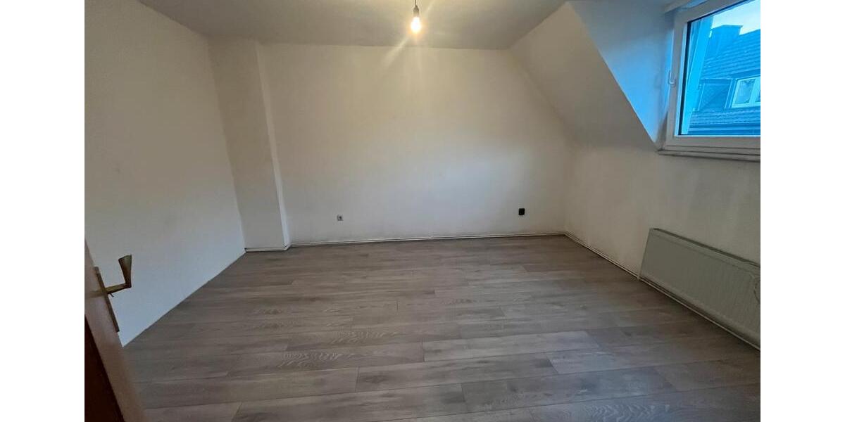 Dachgeschoßwohnung Oberhausen Rothebusch - 3.5 Zimmer, 75 m&sup2;, 650&euro; | Angebot:25968692