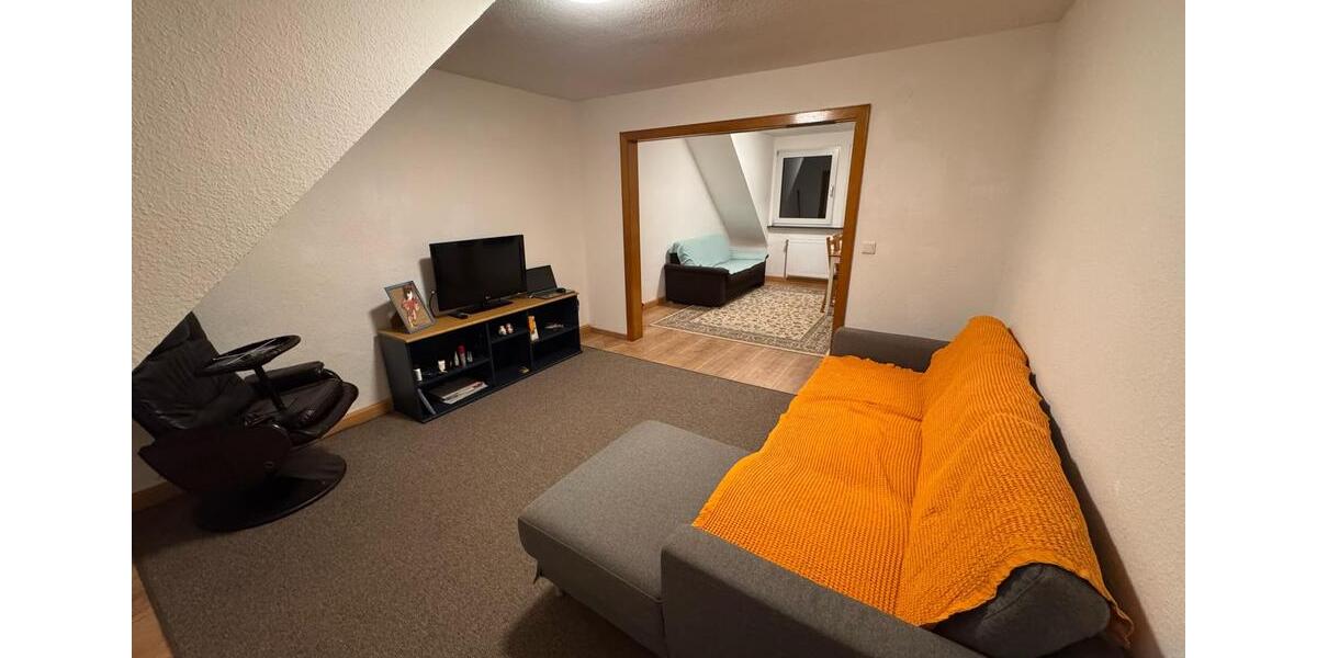 Dachgeschoßwohnung Gelsenkirchen Ückendorf - 2.5 Zimmer, 50 m&sup2;, 450&euro; | Angebot:27550467