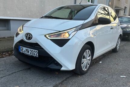Toyota Aygo (X) 35.500 km 8.900 &euro; Gelsenkirchen 45889