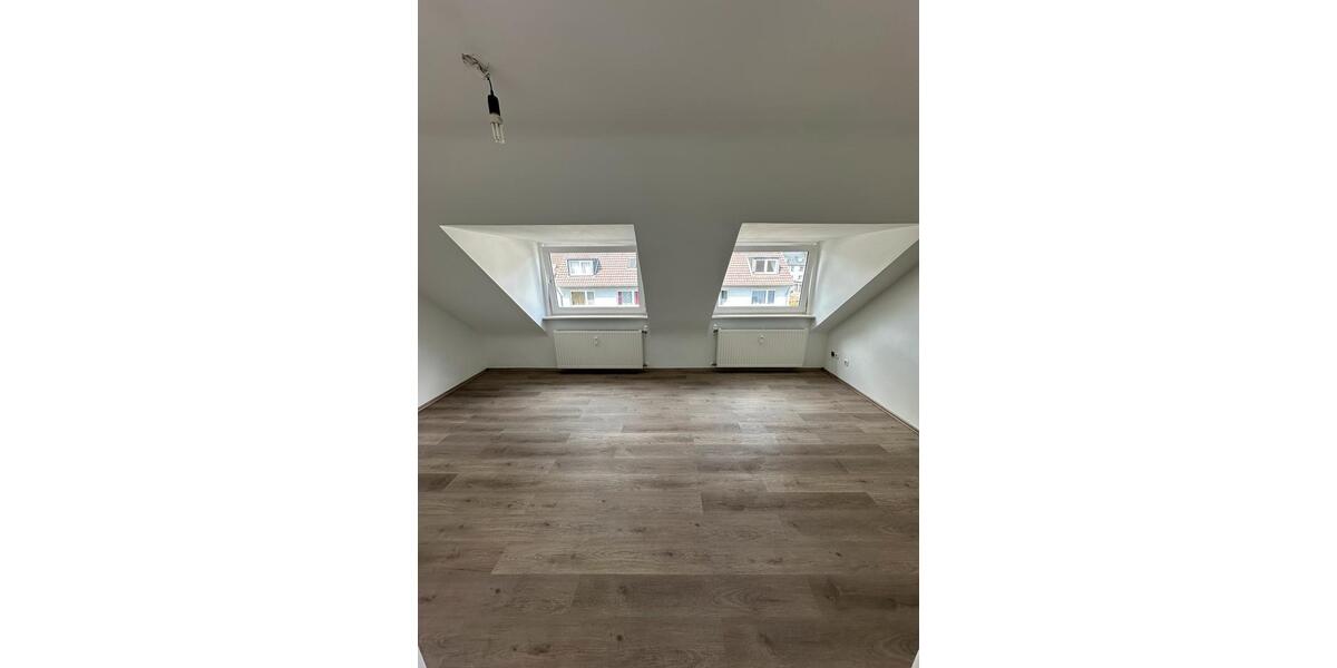 Dachgeschoßwohnung Essen Stadtbezirk IV - 1 Zimmer, 26 m&sup2;, 400&euro; | Angebot:27557461