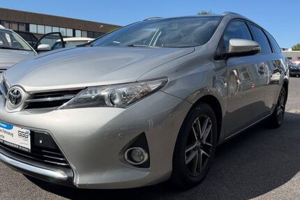 Toyota Auris 171.800 km 6.490 &euro; Düsseldorf 40233