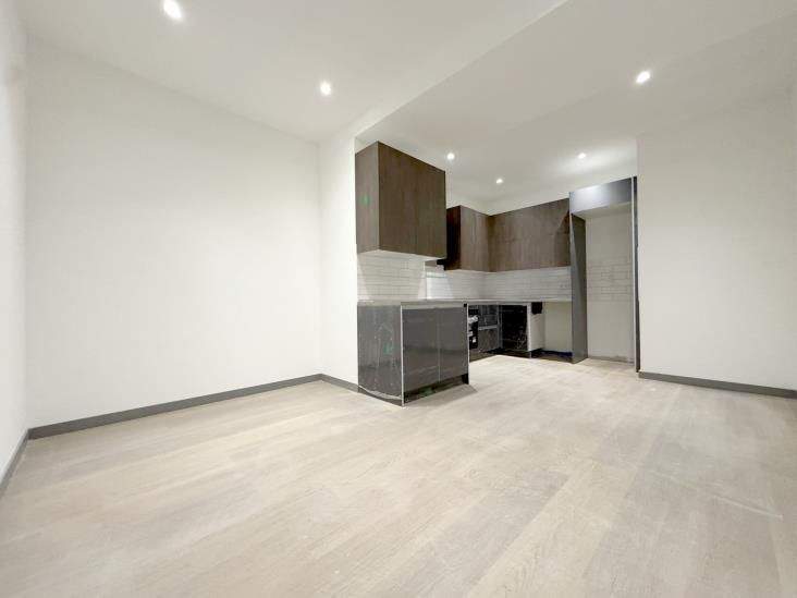 Etagenwohnung Oberhausen Altstadt-Süd - 2 Zimmer, 127 m&sup2;, 1.250&euro; | Angebot:25748233