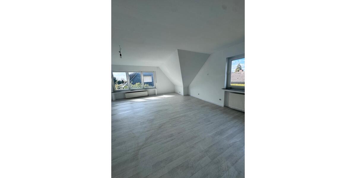 Etagenwohnung Burscheid - 4 Zimmer, 125 m&sup2;, 1.450&euro; | Angebot:25961222