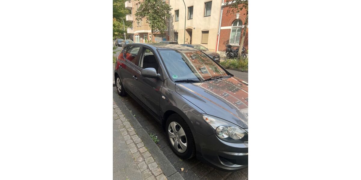 Hyundai i30 98.810 km 3.333 &euro; Düsseldorf 40235