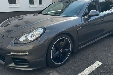 Porsche Panamera 160.000 km 33.400 &euro; Duisburg 47139