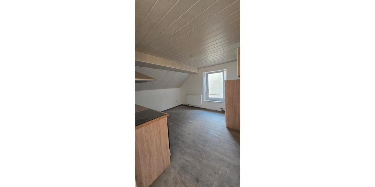 Dachgeschoßwohnung Duisburg Mittelmeiderich - 4.5 Zimmer, 115 m&sup2;, 860&euro; | Angebot:27535497