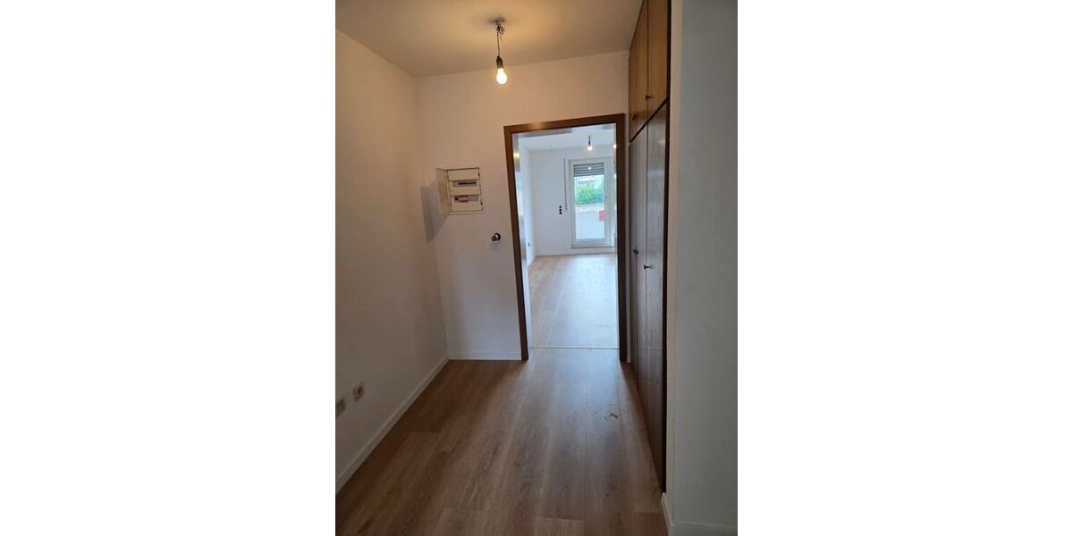 Renovierte 2,5 Zimmer-Wohnung mit Aufzug, Balkonkraftwerk, Video-Sprechanlage, Garage (Warmmiete: 965 + 100 Garage) - Etagenwohnung Duisburg Meiderich | Angebot:27473556