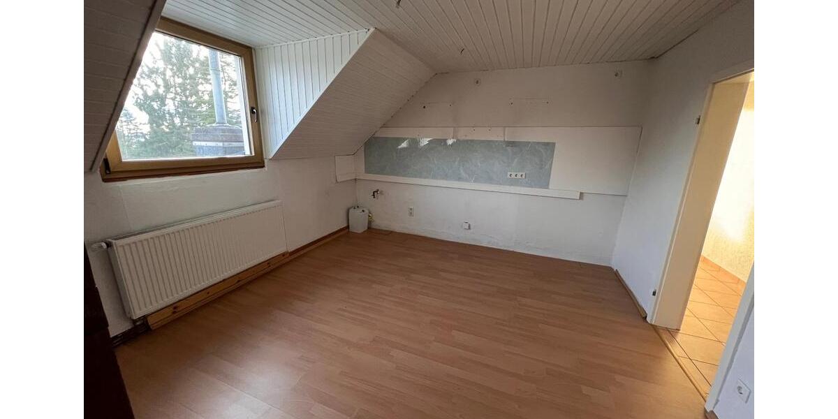 Dachgeschoßwohnung Solingen Wald - 3 Zimmer, 80 m&sup2;, 750&euro; | Angebot:26335367