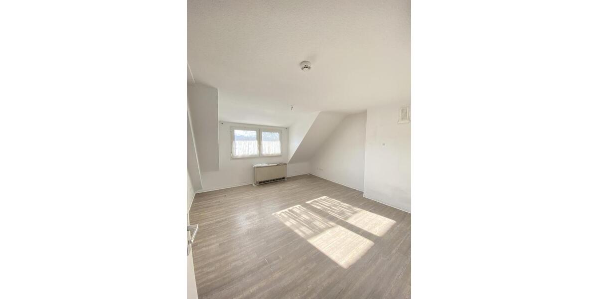 Dachgeschoßwohnung Solingen Mitte - 1 Zimmer, 37 m&sup2;, 489&euro; | Angebot:25908577