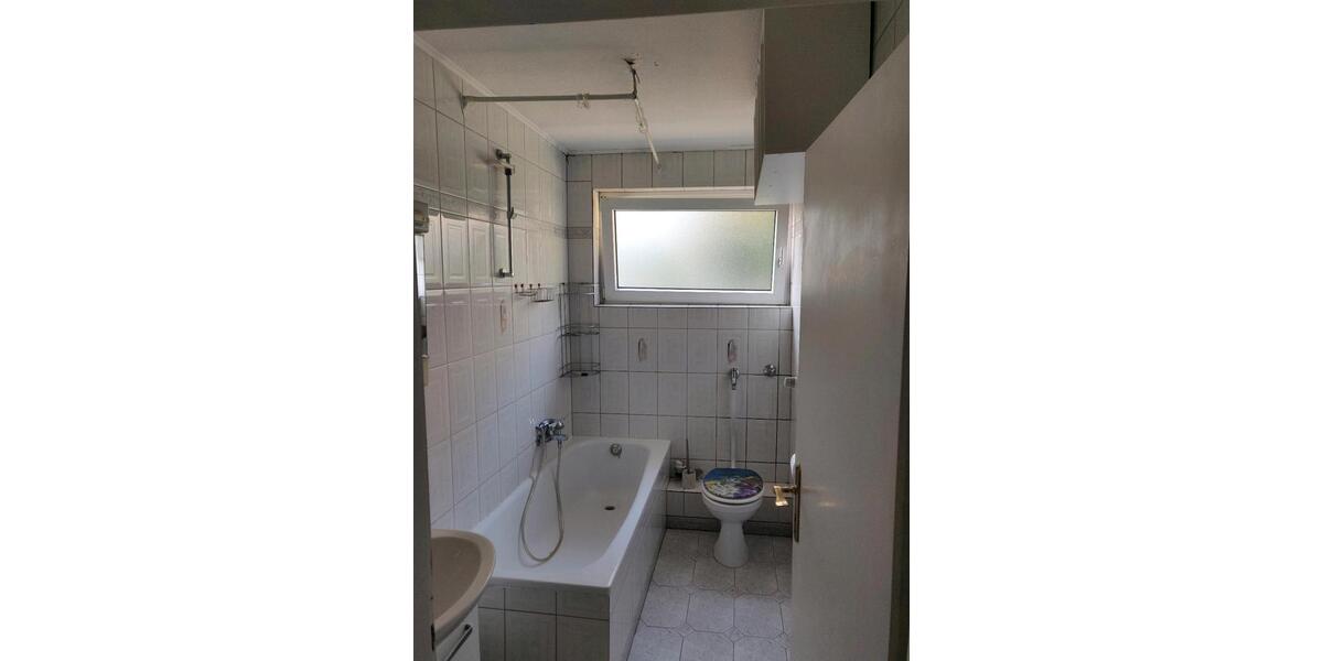 Etagenwohnung Wuppertal Gemarkung Vohwinkel - 3 Zimmer, 90 m&sup2;, 750&euro; | Angebot:24838313