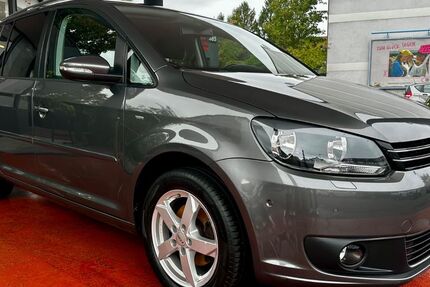 VW Touran 223.389 km 4.890 &euro; Düsseldorf 40589