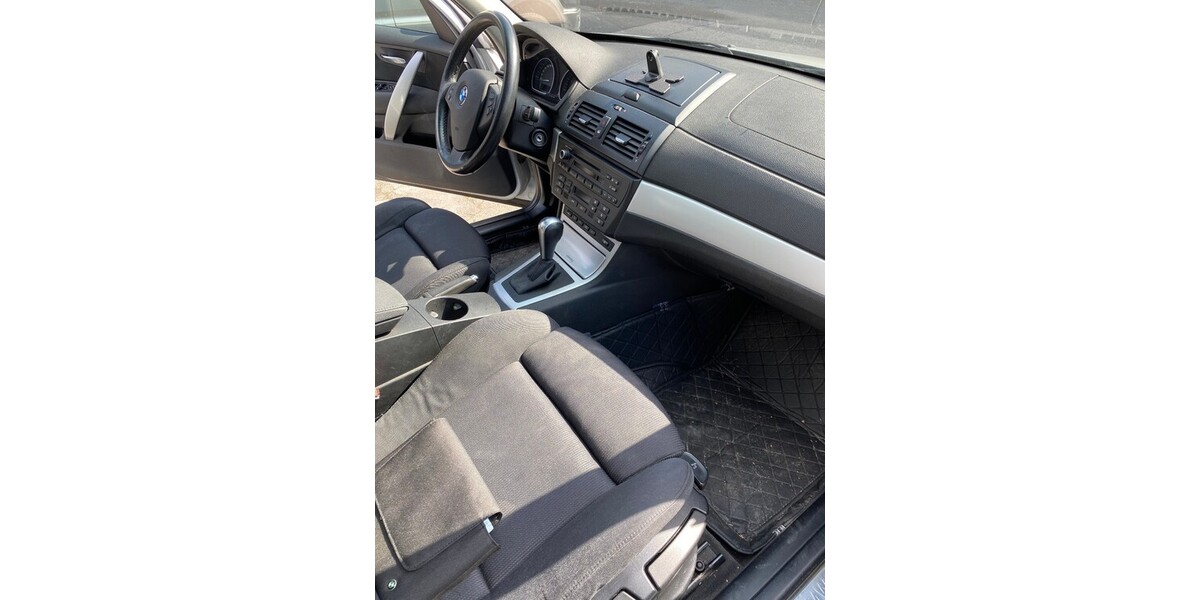 BMW X3 xDrive20d Aut/PANORAMA.SPORTSITZE:18-ZOLL.P 223.000 km 3.000 &euro; Hilden 40721