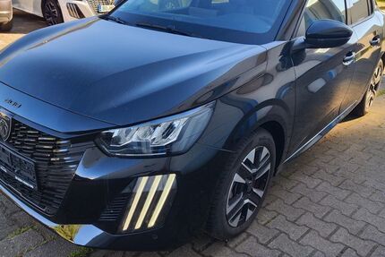 Peugeot 208 28.285 km 17.990 &euro; Essen 45307
