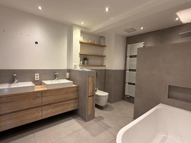 Erdgeschoßwohnung Duisburg Rheinhausen - 7 Zimmer, 211 m&sup2;, 2.000&euro; | Angebot:25962714