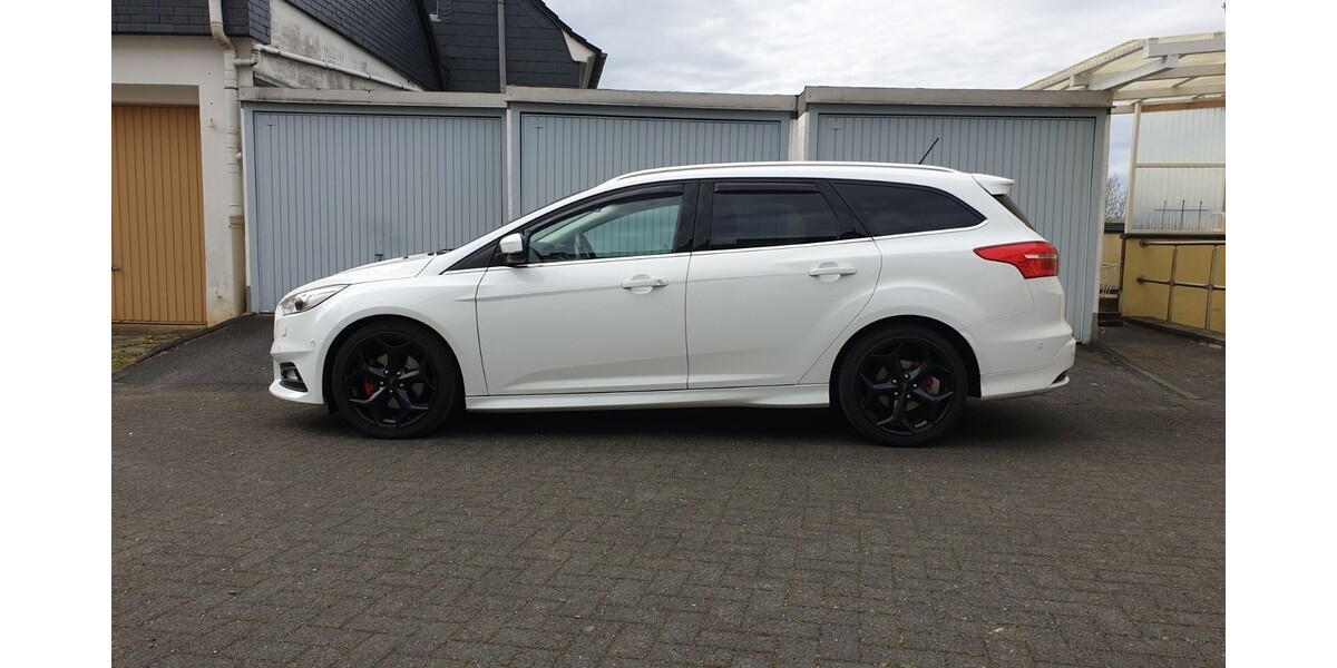 Ford Focus 106.000 km 14.950 &euro; Solingen 42651