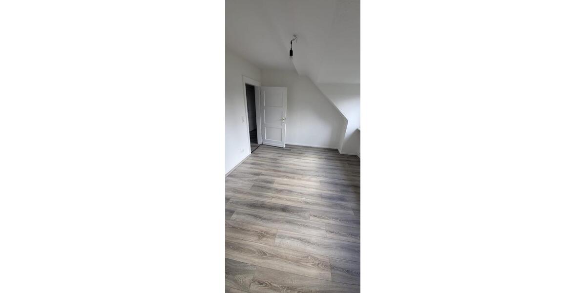 Dachgeschoßwohnung Duisburg Essenberg - 3 Zimmer, 73 m&sup2;, 549&euro; | Angebot:24979248