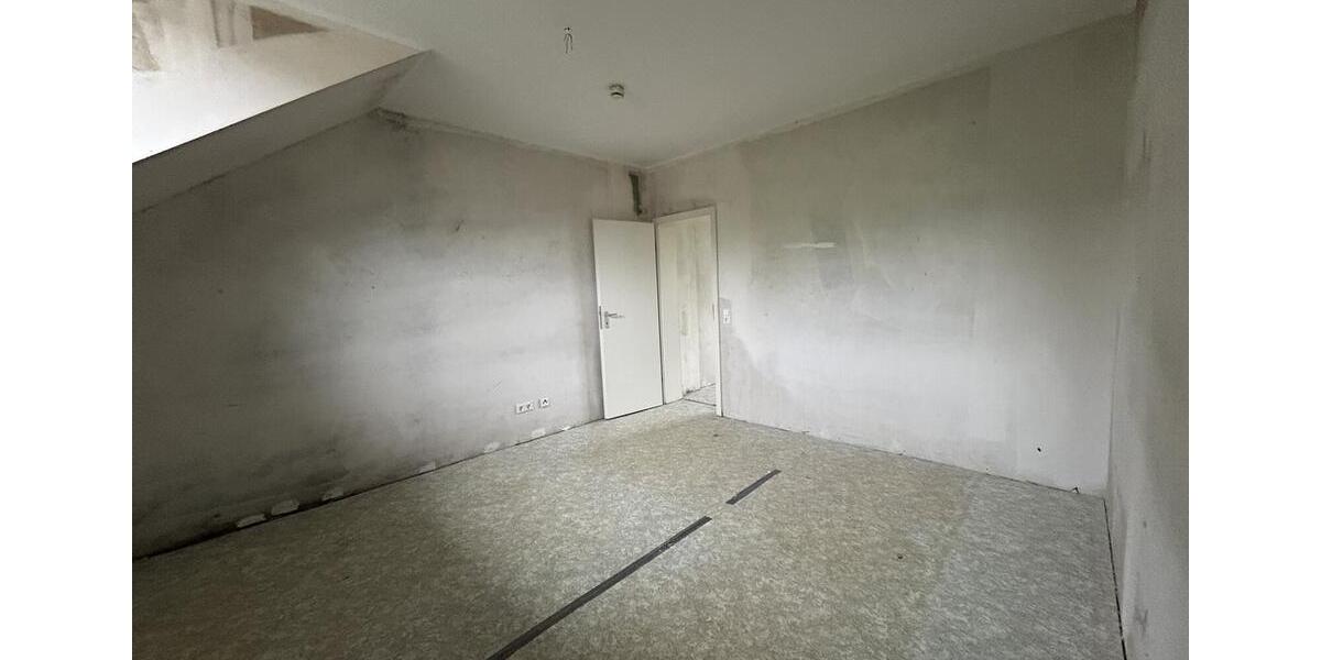 Dachgeschoßwohnung Duisburg Hamborn - 3.5 Zimmer, 69 m&sup2;, 365&euro; | Angebot:26433788