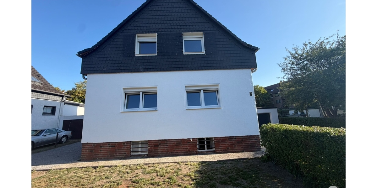 Einfamilienhaus mit 5 Zimmern und 2 Bädern, großem Garten ideal für Familien. Komplett saniert! - Einfamilienhaus Düsseldorf / Rath Rath | Angebot:27190569