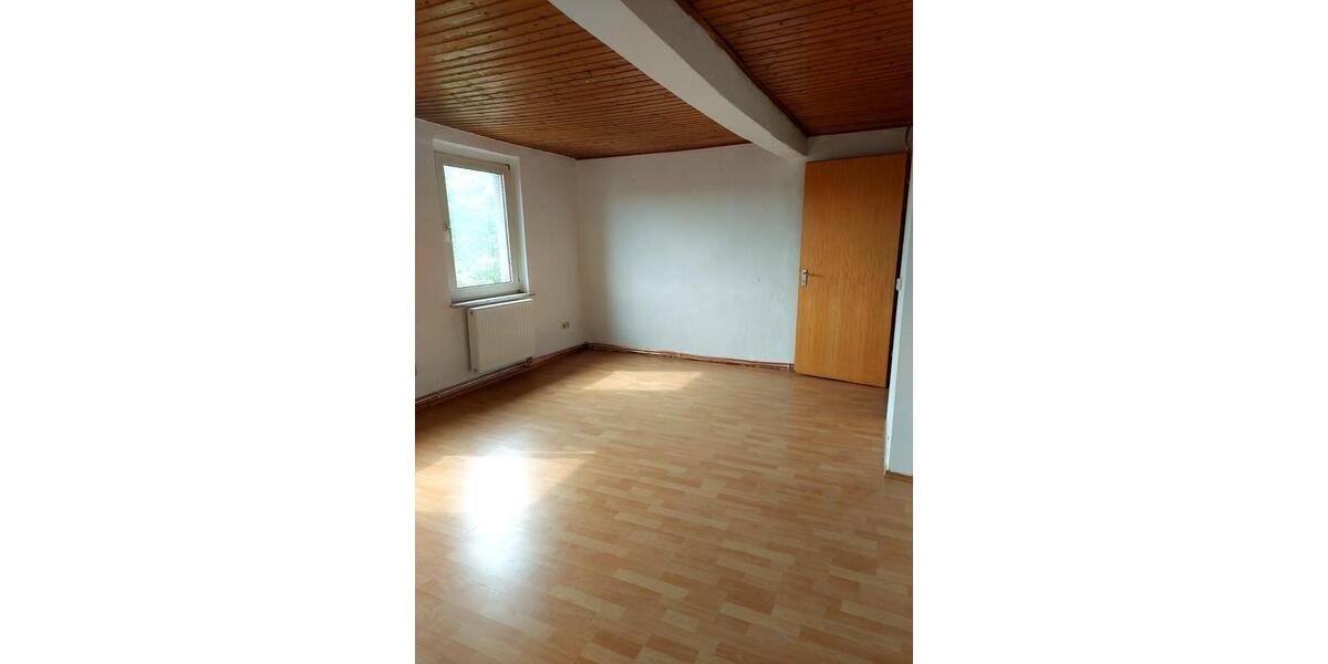 Dachgeschoßwohnung Duisburg Mittelmeiderich - 4.5 Zimmer, 115 m&sup2;, 860&euro; | Angebot:27535497
