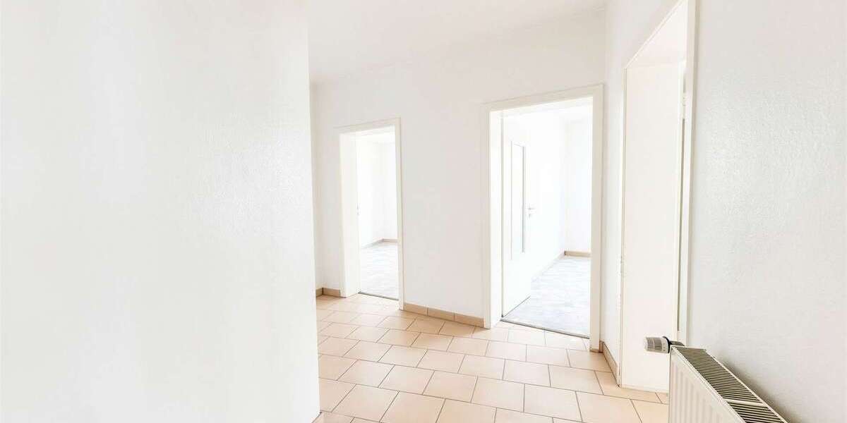 Helle 3,5-Zimmer-Wohnung mit Garage, Kellerraum und Dachboden-Stauraum - Erdgeschoßwohnung Essen Stadtbezirk III | Angebot:27200883
