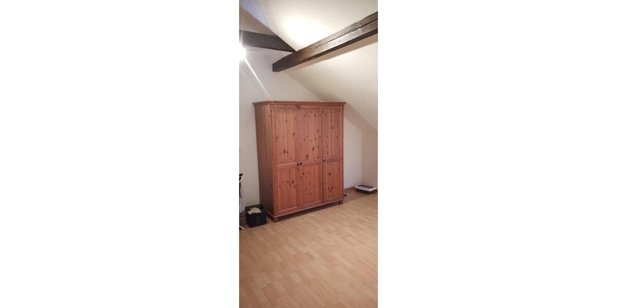 Dachgeschoßwohnung Ratingen Tiefenbroich - 1 Zimmer, 25 m&sup2;, 460&euro; | Angebot:25047327