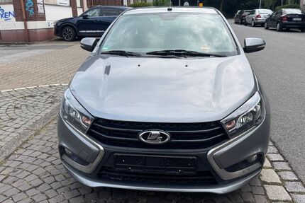 Lada Vesta 99.000 km 4.999 &euro; Gelsenkirchen 45879