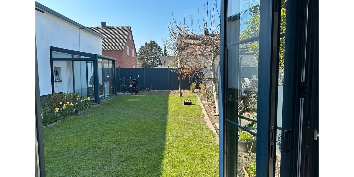 Bungalow Duisburg Hochheide - 3 Zimmer, 106 m&sup2;, 1.900&euro; | Angebot:25396682