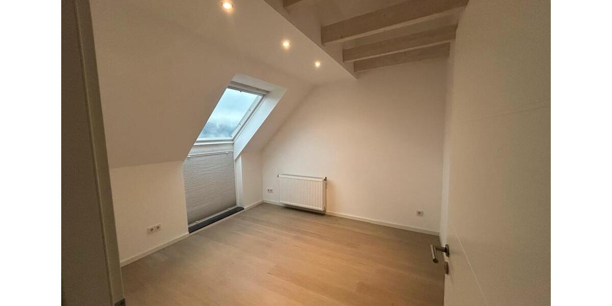Dachgeschoßwohnung Solingen Burg - 3 Zimmer, 103 m&sup2;, 305.000&euro; | Angebot:25027377
