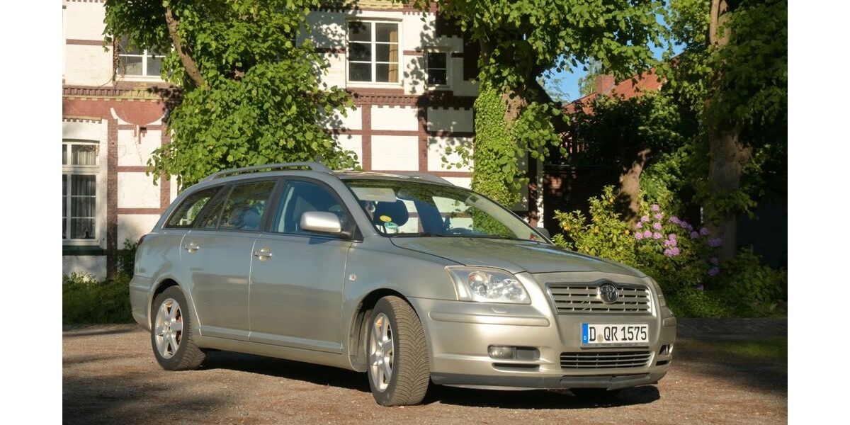 Toyota Avensis 177.000 km 3.490 &euro; Düsseldorf 40547