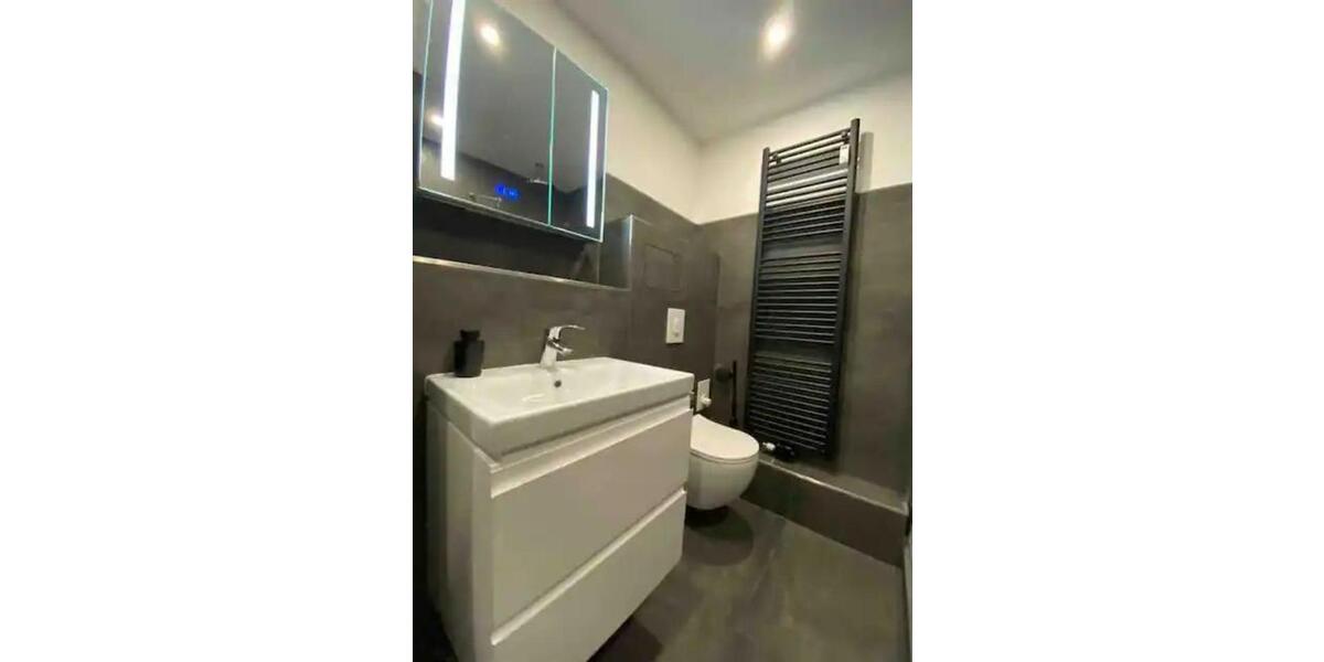 Etagenwohnung Neuss - 2 Zimmer, 70 m&sup2;, 1.300&euro; | Angebot:25961178