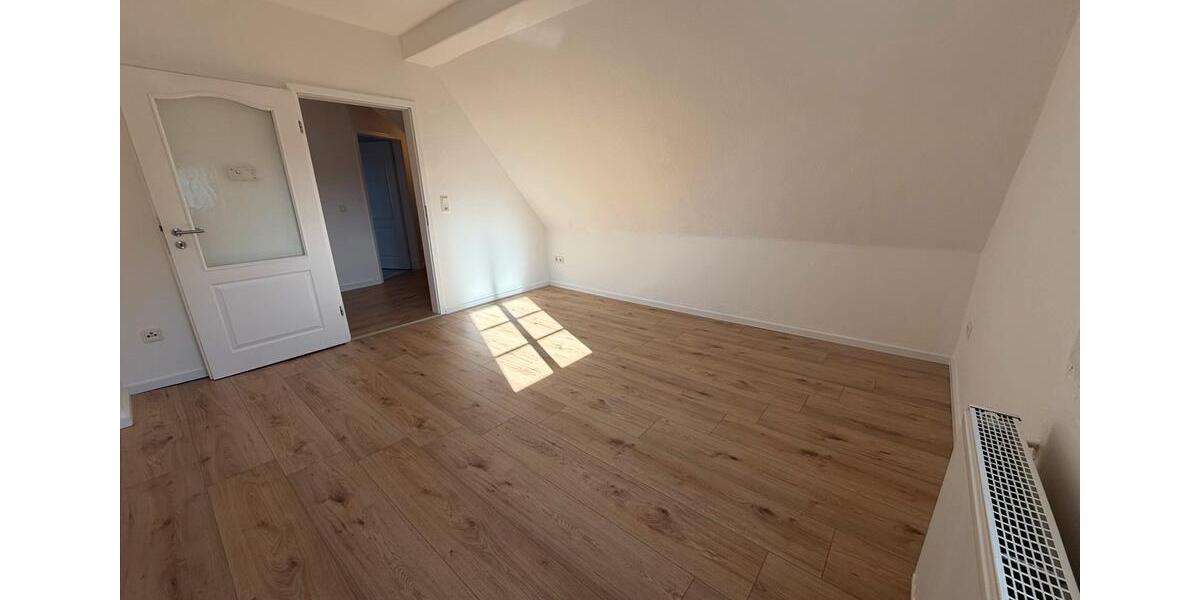Dachgeschoßwohnung Remscheid Lüttringhausen - 2 Zimmer, 63 m&sup2;, 500&euro; | Angebot:25994220