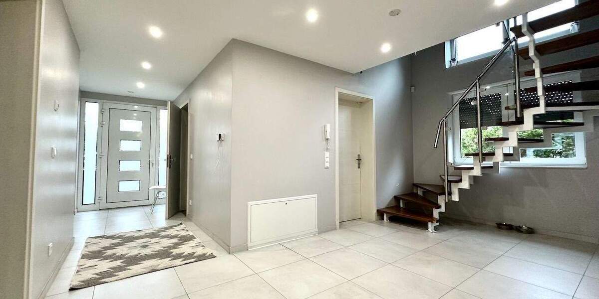 Einfamilienhaus Neuss Stadionviertel - 7 Zimmer, 255 m&sup2;, 998.000&euro; | Angebot:25687662