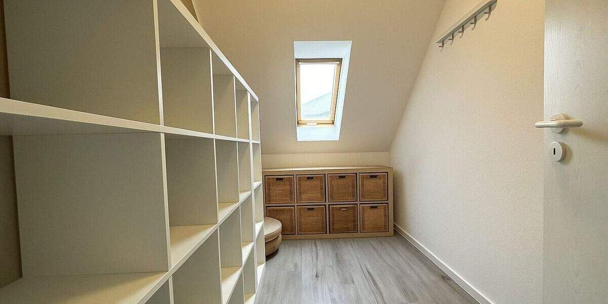 Etagenwohnung Velbert Mitte - 3 Zimmer, 131 m&sup2;, 359.000&euro; | Angebot:25689209