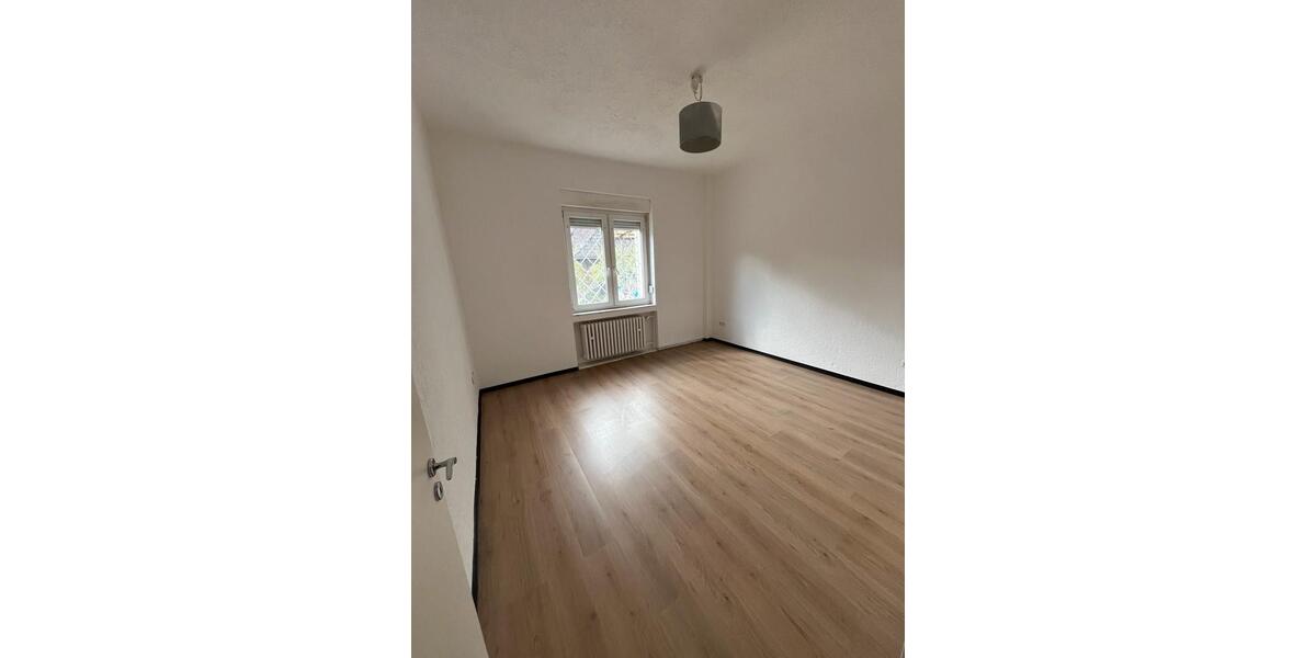 Erdgeschoßwohnung Duisburg Hamborn - 4 Zimmer, 140 m&sup2;, 1.150&euro; | Angebot:25962557