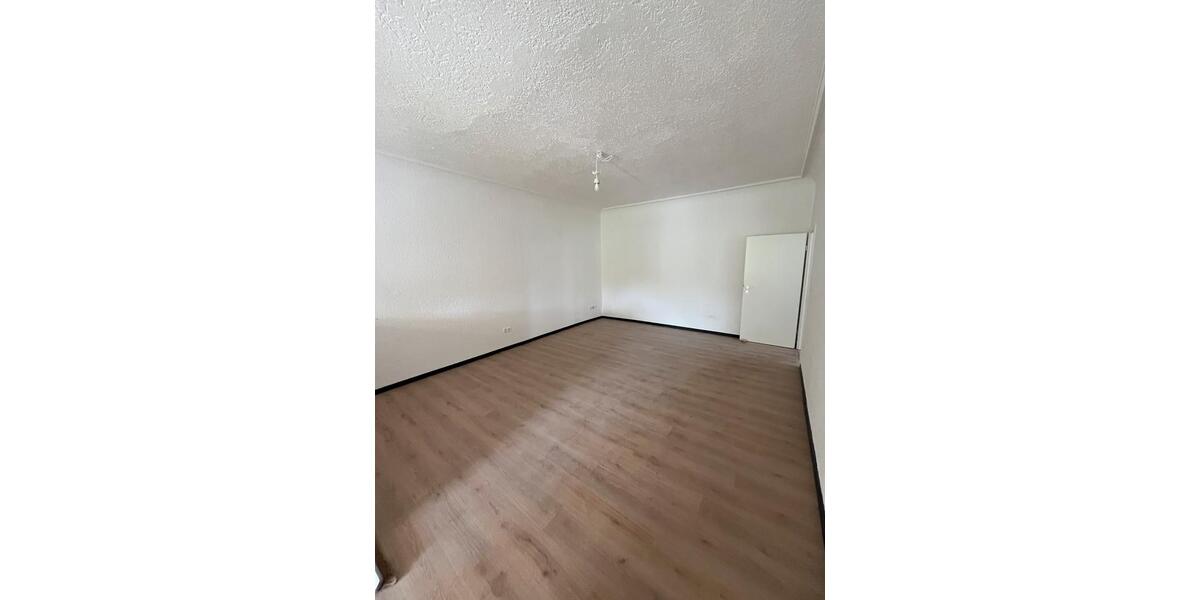 Erdgeschoßwohnung Duisburg Hamborn - 4 Zimmer, 140 m&sup2;, 1.150&euro; | Angebot:25962557