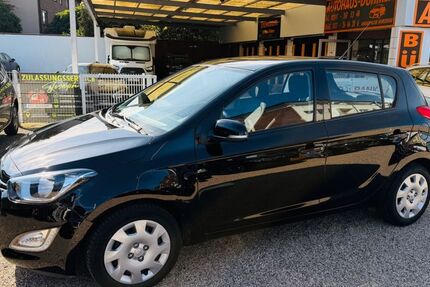 Hyundai i20 28.670 km 7.680 &euro; Moers 47445