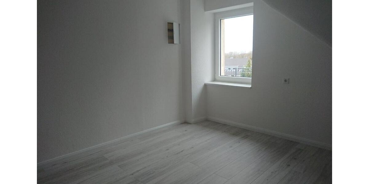 Dachgeschoßwohnung Solingen Wald - 2 Zimmer, 78 m&sup2;, 650&euro; | Angebot:27553825