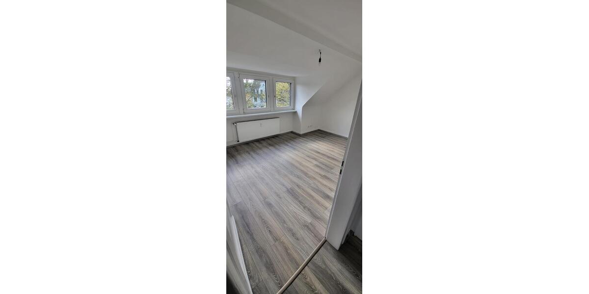 Dachgeschoßwohnung Duisburg Essenberg - 3 Zimmer, 73 m&sup2;, 549&euro; | Angebot:24979248