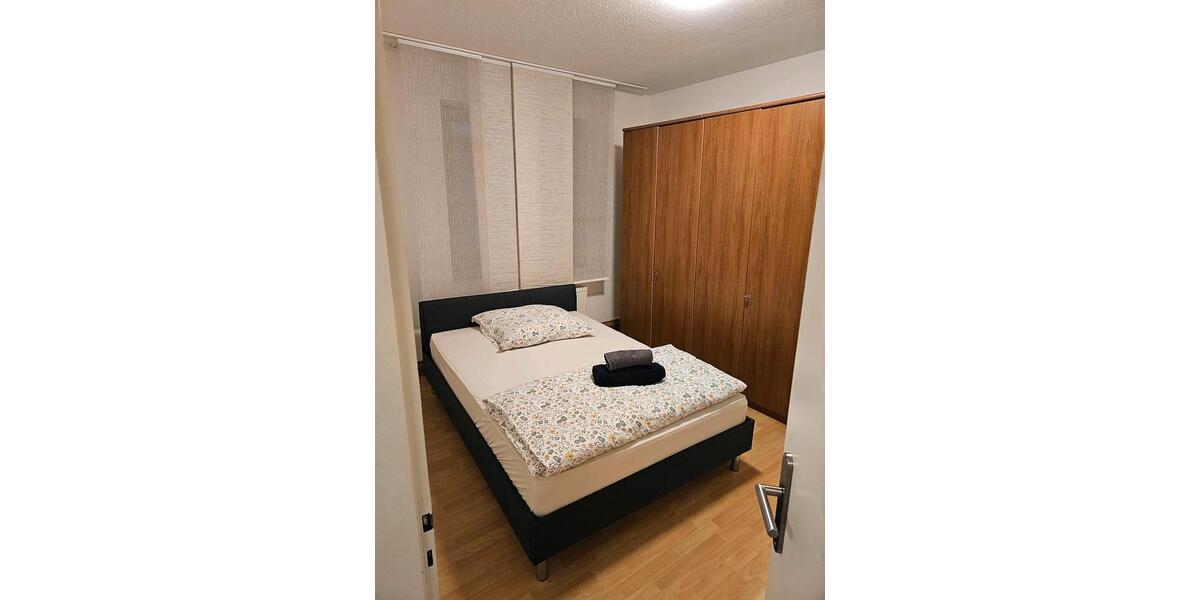 Etagenwohnung Duisburg Rheinhausen - 1 Zimmer, 82 m&sup2;, 700&euro; | Angebot:24272978