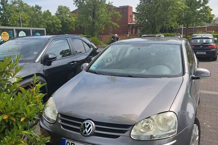 VW Golf 133.500 km 3.200 &euro; Düsseldorf 40597