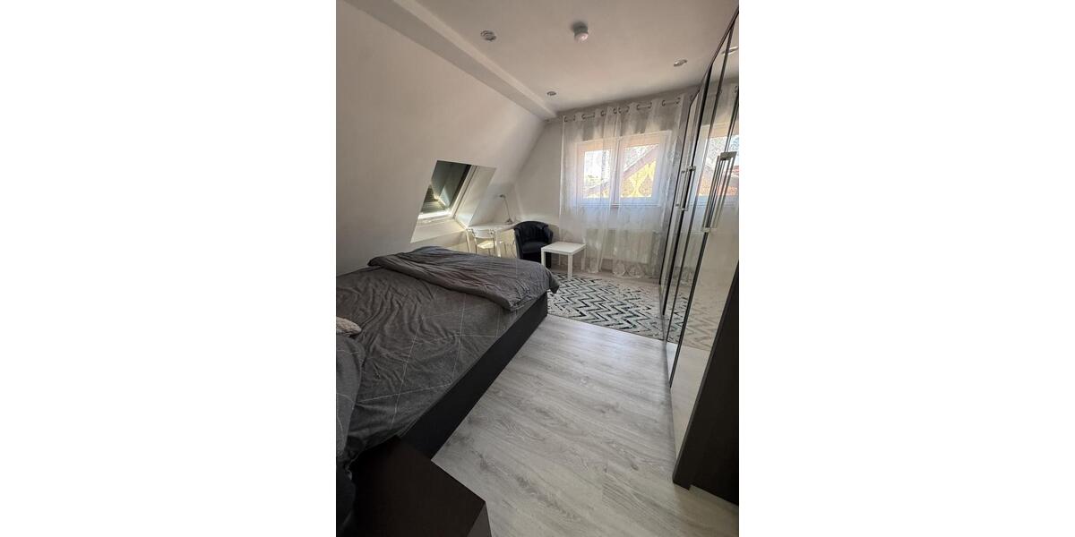 Dachgeschoßwohnung Düsseldorf Stadtbezirk 5 - 2 Zimmer, 80 m&sup2;, 1.400&euro; | Angebot:26479425