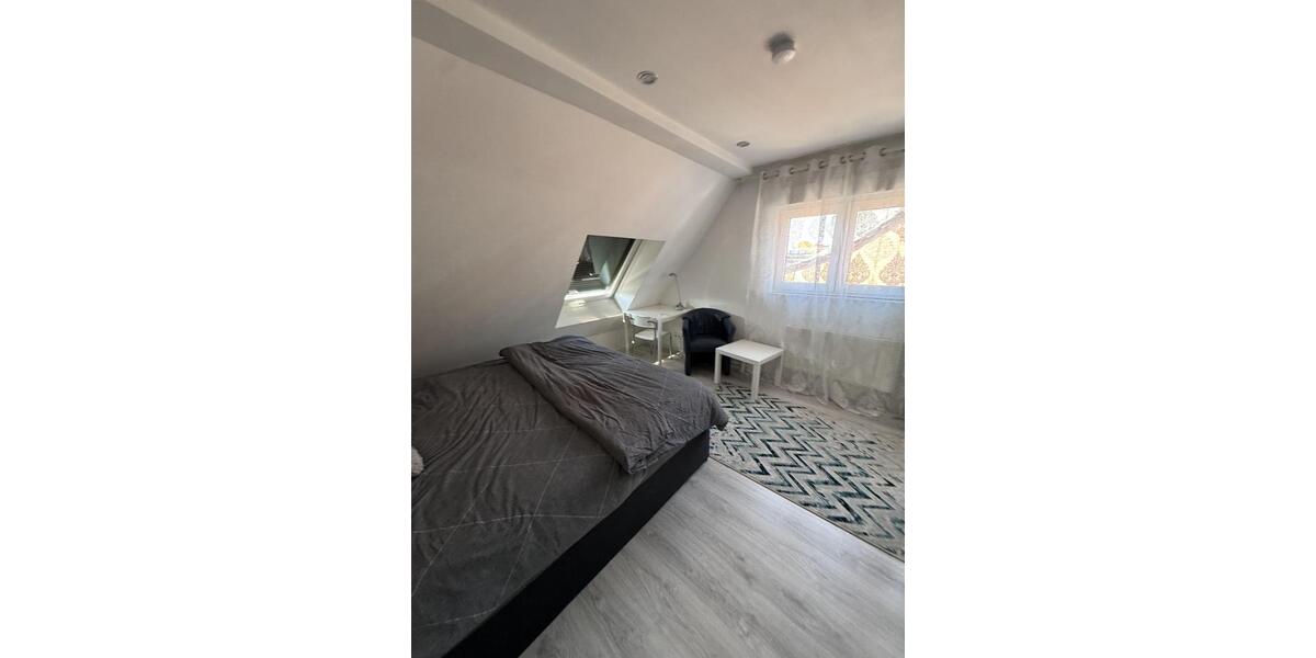 Dachgeschoßwohnung Düsseldorf Stadtbezirk 5 - 2 Zimmer, 80 m&sup2;, 1.400&euro; | Angebot:26479425