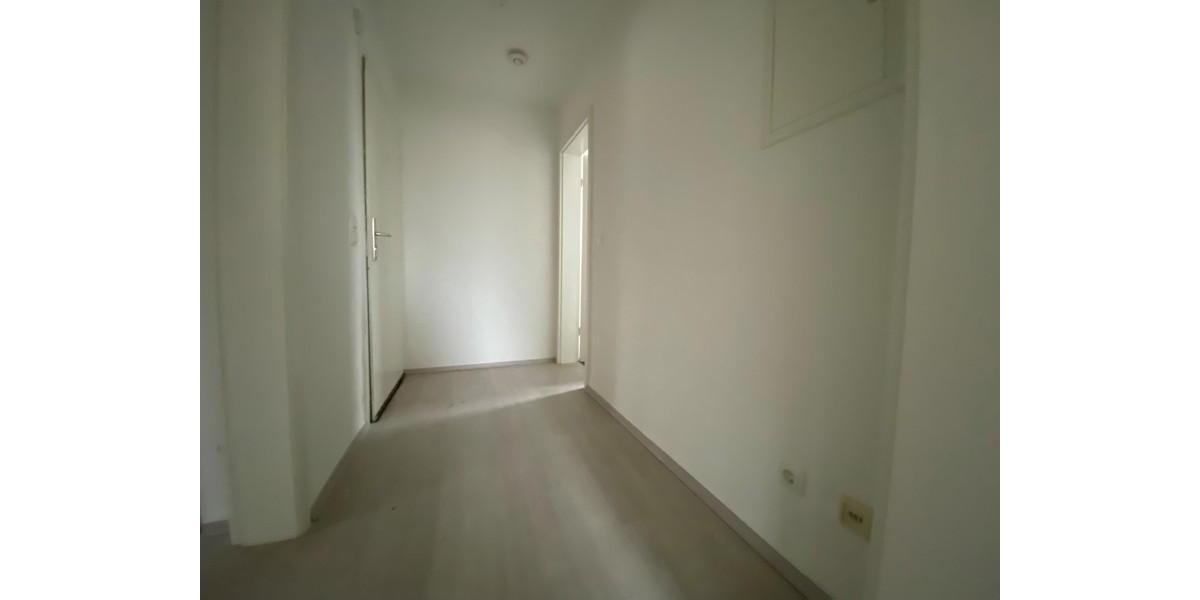 Dachgeschoßwohnung Essen Stadtbezirk VI - 3.5 Zimmer, 38 m&sup2;, 382&euro; | Angebot:25277384